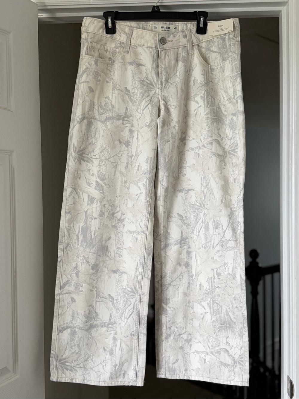 NWT Hollister Low Rise Baggy Camo Print Jeans W31 Size 12